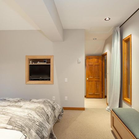 Painted Cliff 11 | Dog Friendly! Ski-In Ski-Out Benchlands Townhome W/ Hot Tub & Fireplace Whistler Exterior photo