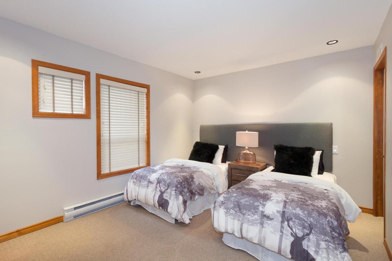 Painted Cliff 11 | Dog Friendly! Ski-In Ski-Out Benchlands Townhome W/ Hot Tub & Fireplace Whistler Exterior photo