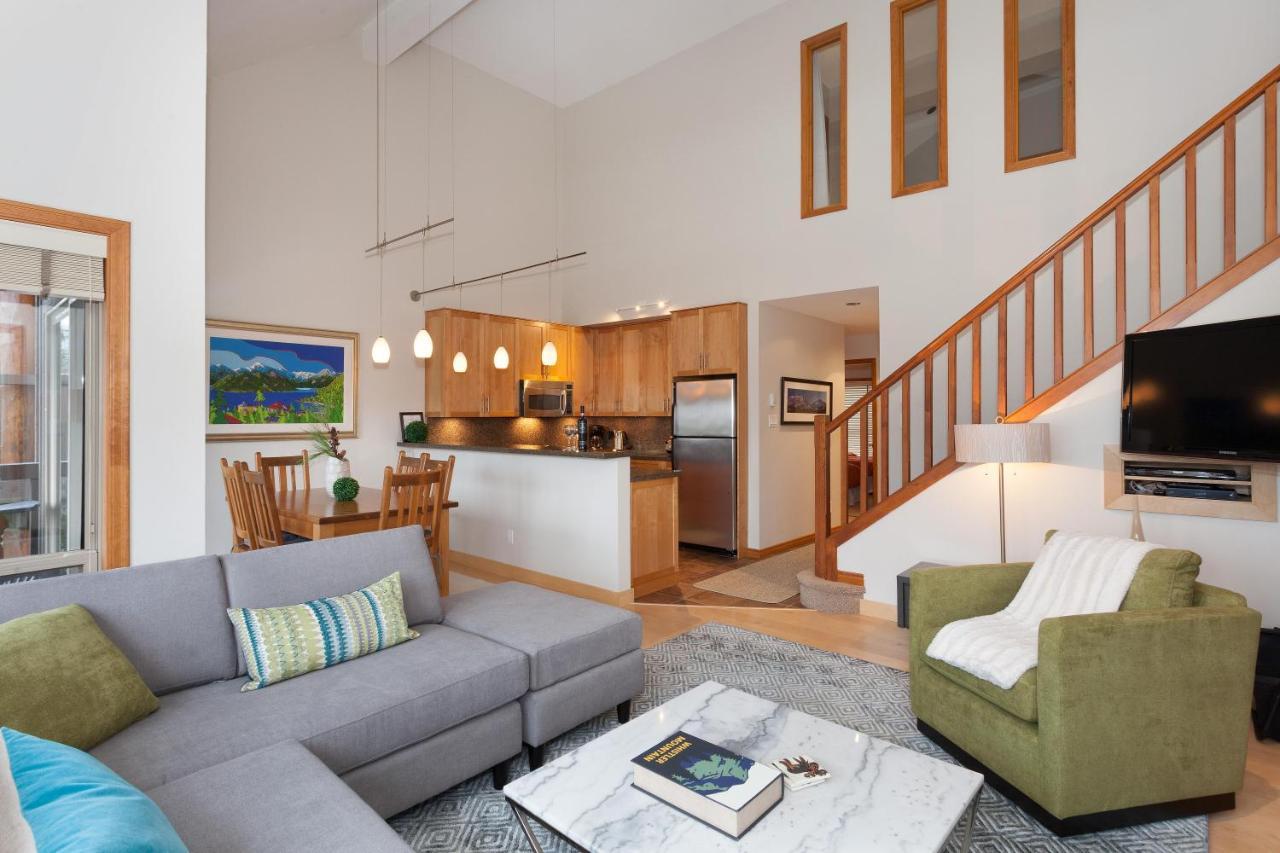 Painted Cliff 11 | Dog Friendly! Ski-In Ski-Out Benchlands Townhome W/ Hot Tub & Fireplace Whistler Exterior photo